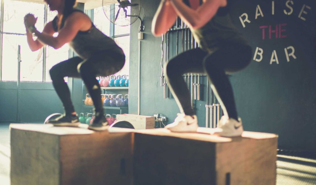 woman doing box squats inhannah eden's 30 day fitness plan fyr